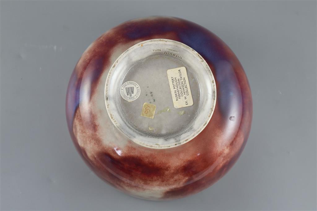 A Ruskin high fired flambe footed bowl, dated 1924, 22cm diameter